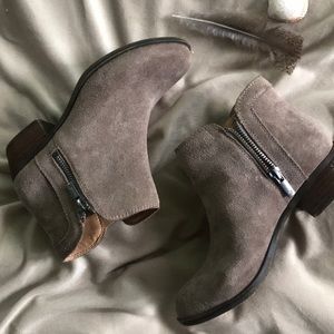 Lucky Brand low booties taupe